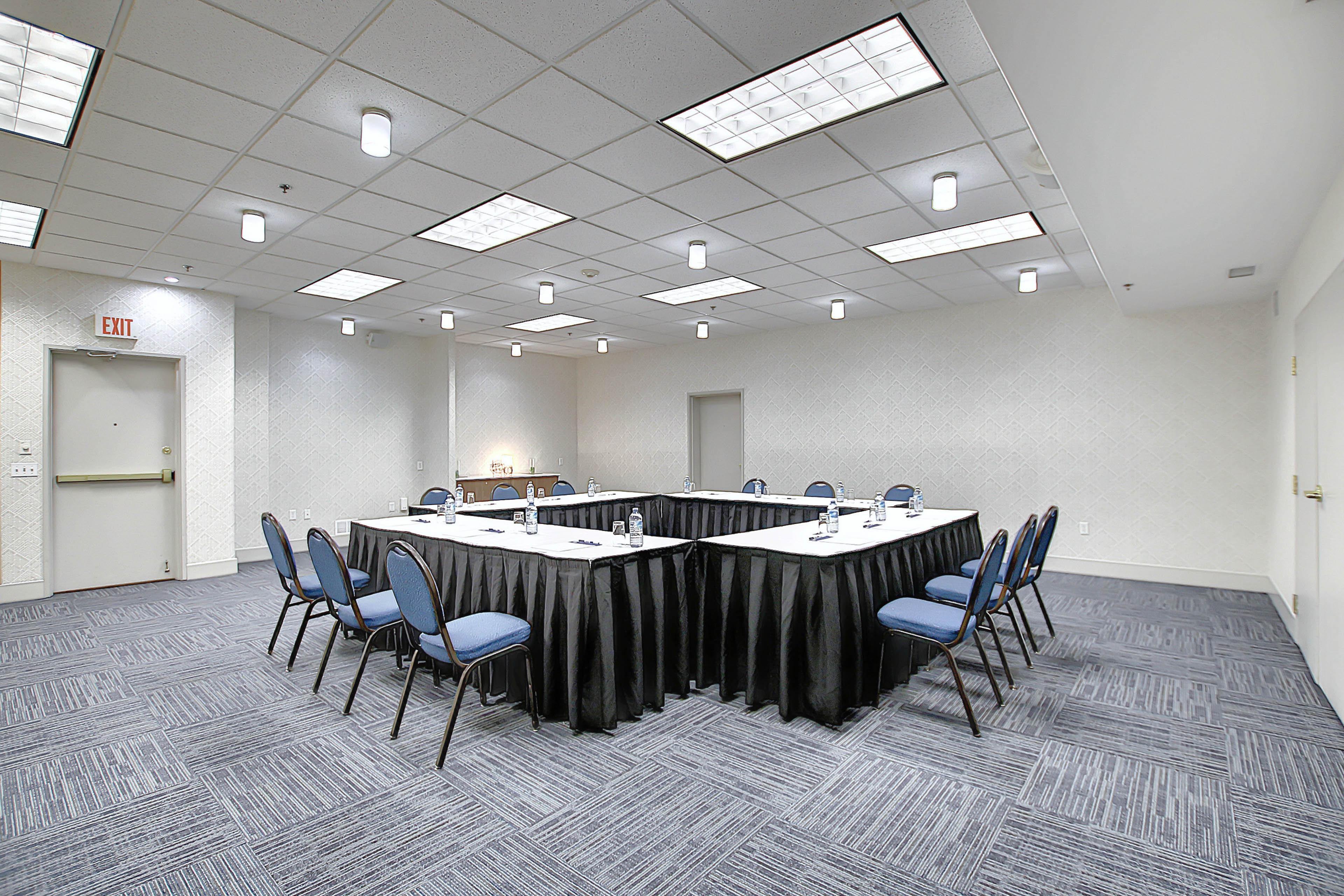 Holiday Inn Express Airport Calgary By Ihg Exterior foto