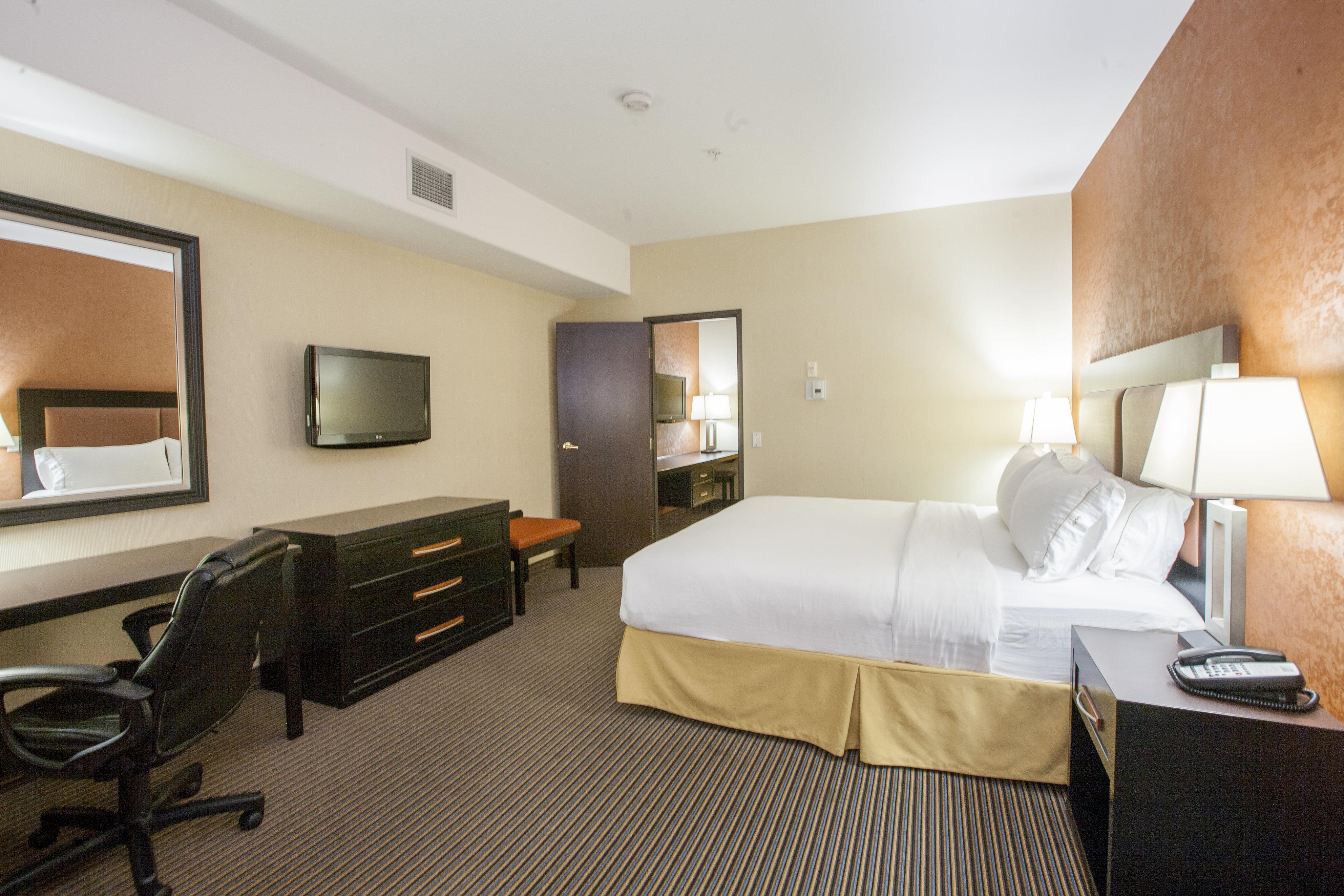 Holiday Inn Express Airport Calgary By Ihg Exterior foto