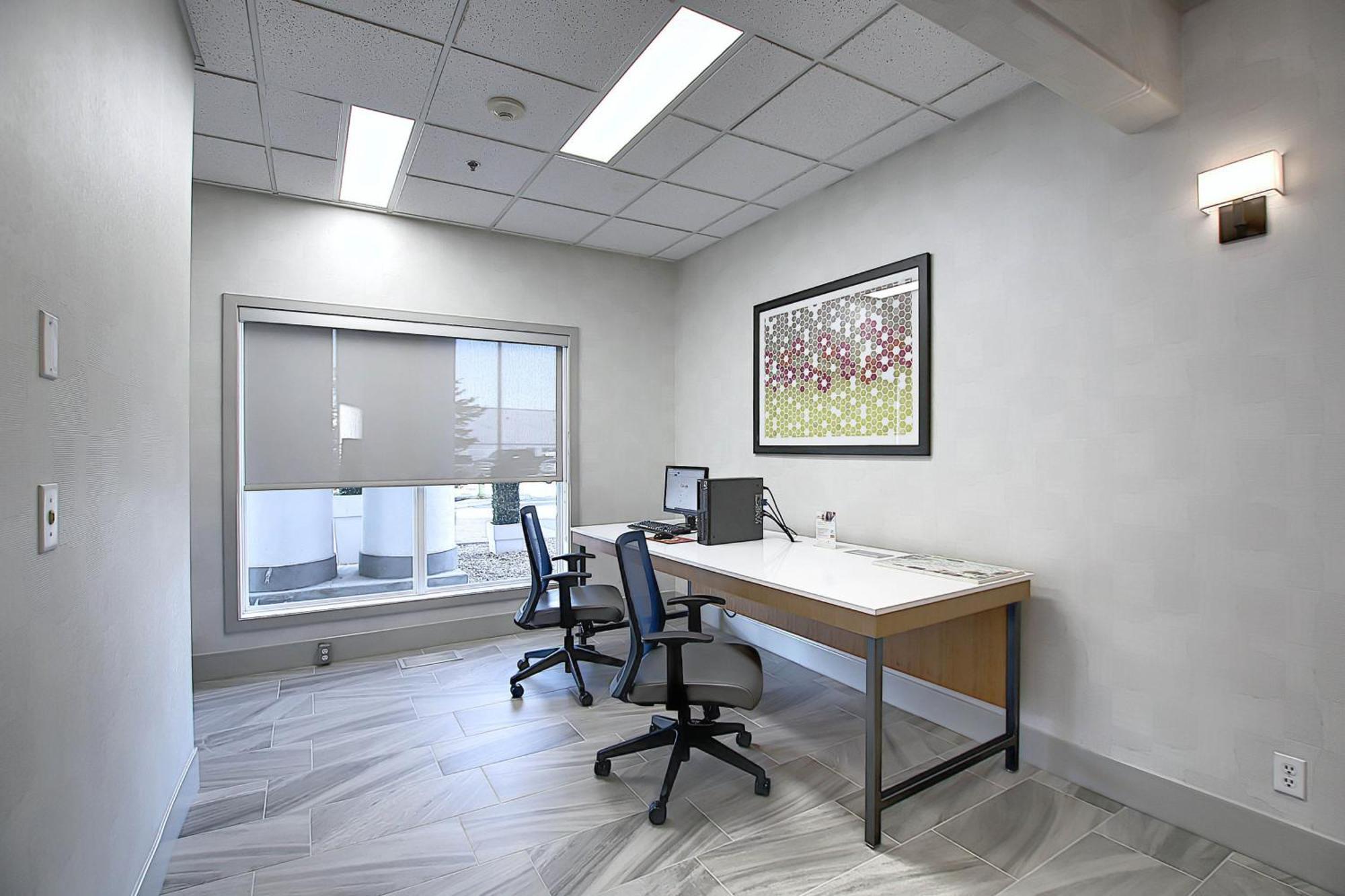 Holiday Inn Express Airport Calgary By Ihg Exterior foto